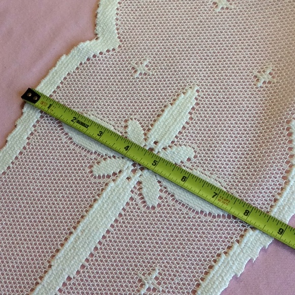 FINAL SALE PRICE Vintage Nativity Cream Mantel Scarf - Picture 5 of 6